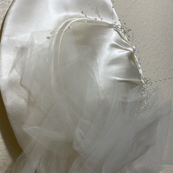 Vintage Wedding Hat And Veil With Beads. Very Beautiful And Classic. - Picture 6 of 9